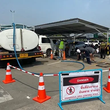 กั้นพื้นที่ปฏิบัติงานสูบไขมัน